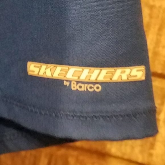 Sketchers scrub top - Picture 4 of 5